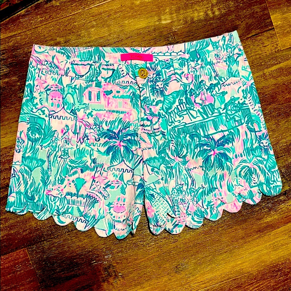 Lilly Pulitzer Size 2 Buttercup Shorts in Colorful Camouflage
